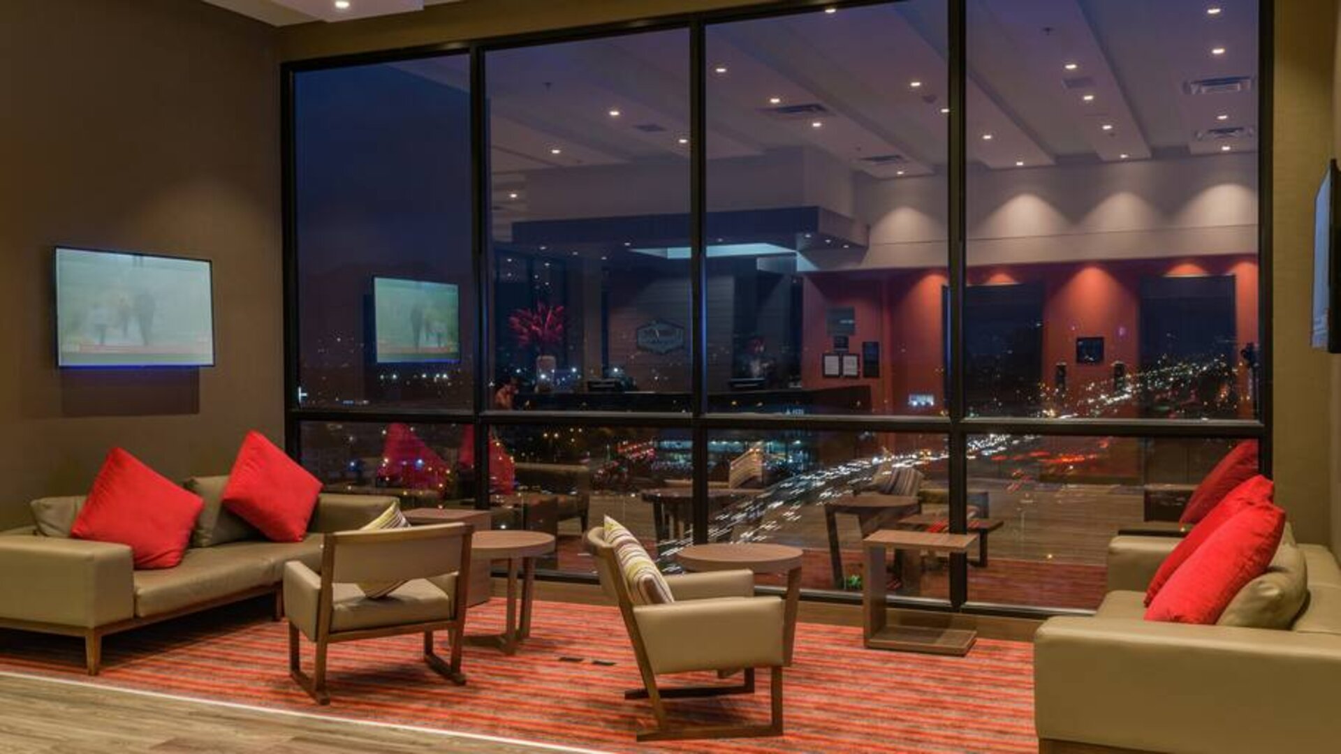 Seating area perfect as workspace at the Hampton by Hilton Bogota Airport.