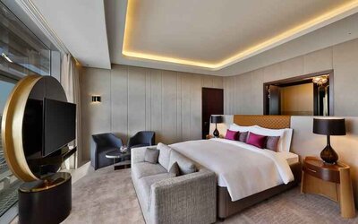 King bedroom at the AlRayyan Hotel Doha, Curio Collection by Hilton.