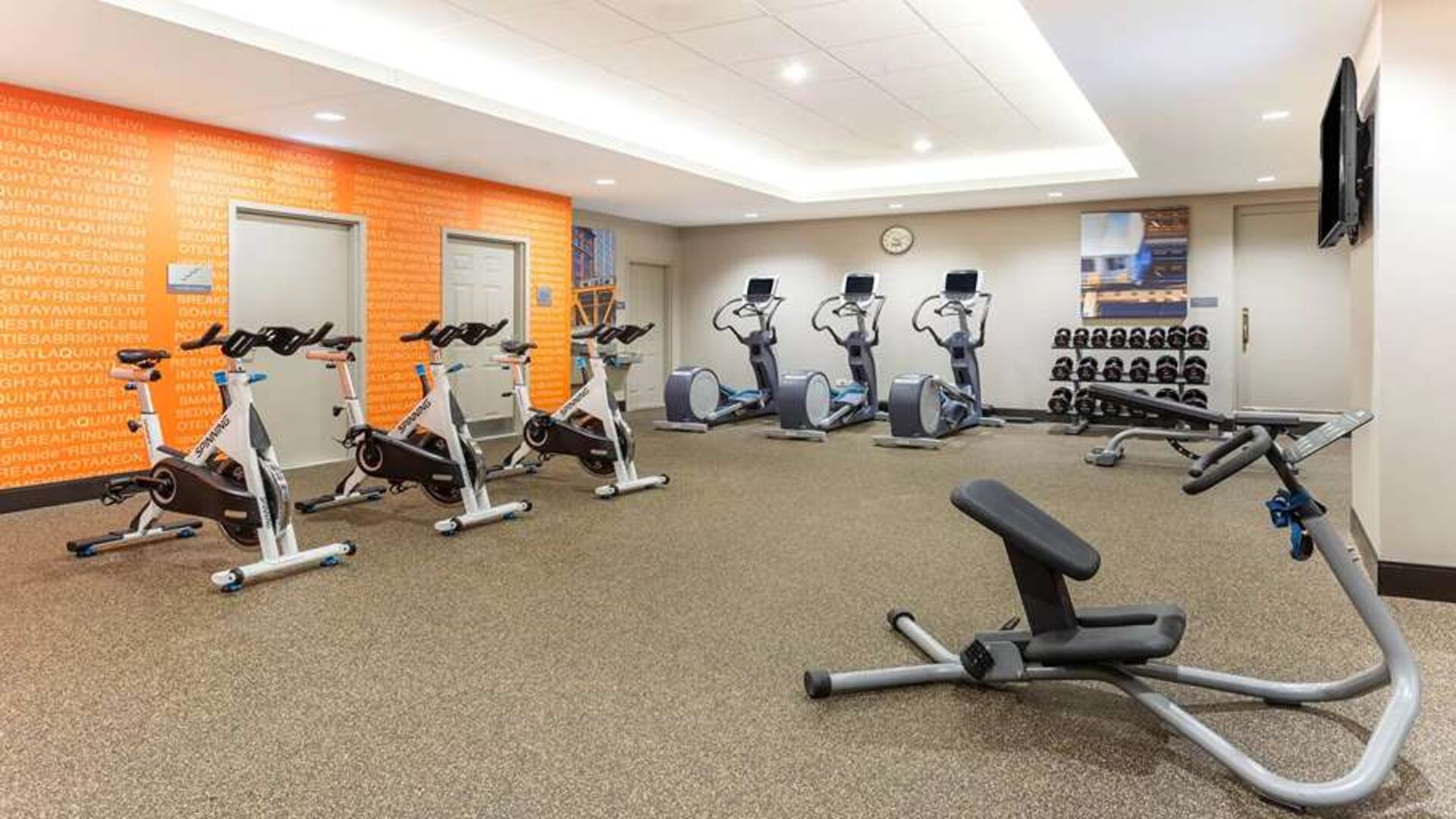 Fitness center at La Quinta Inn & Suites By Wyndham Chicago Downtown.