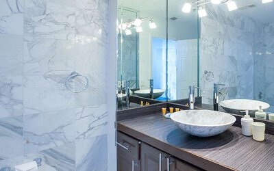 Guest bathroom at New Point Miami.