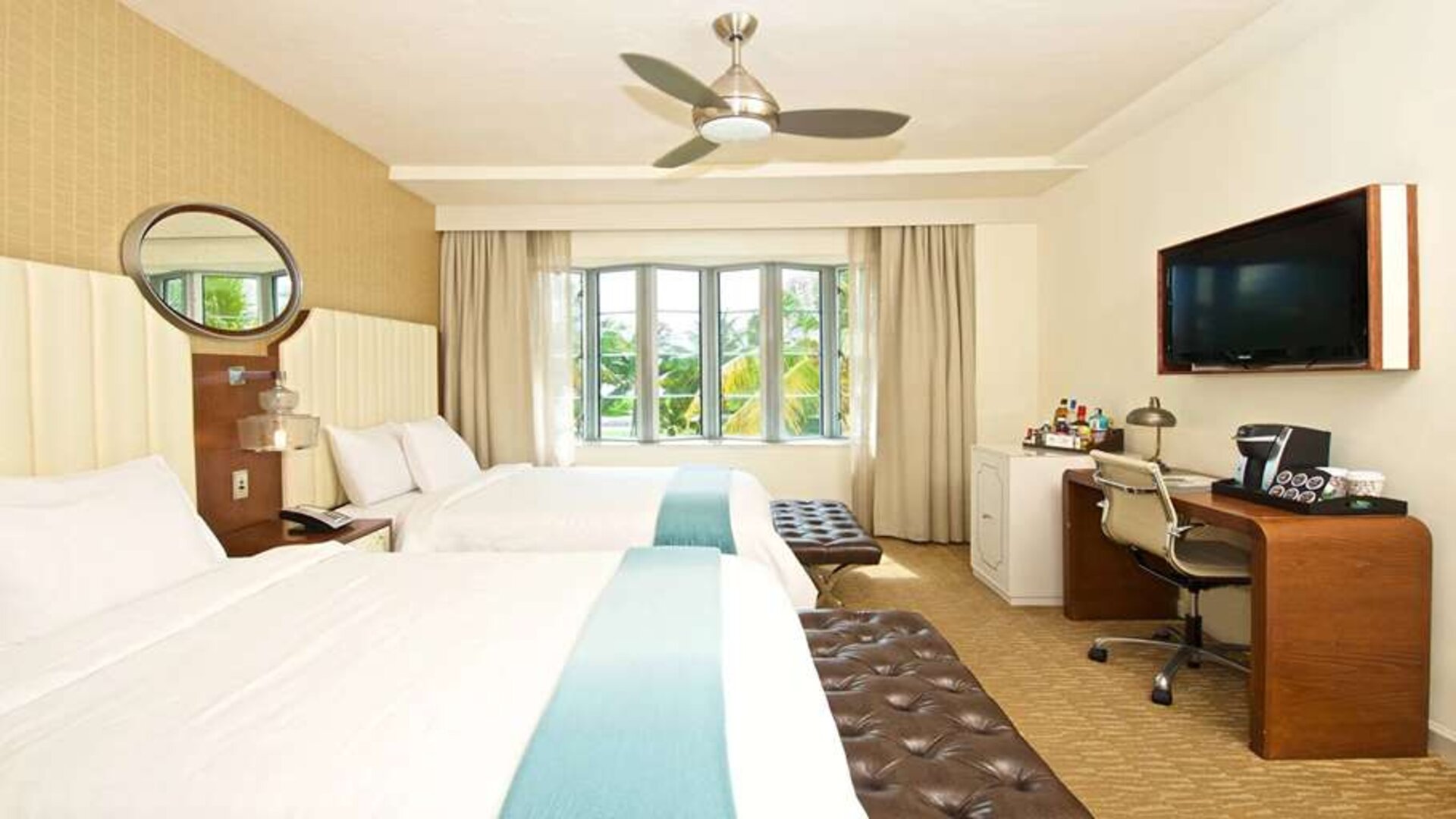 Twin room with workstation at Winter Haven, Autograph Collection.