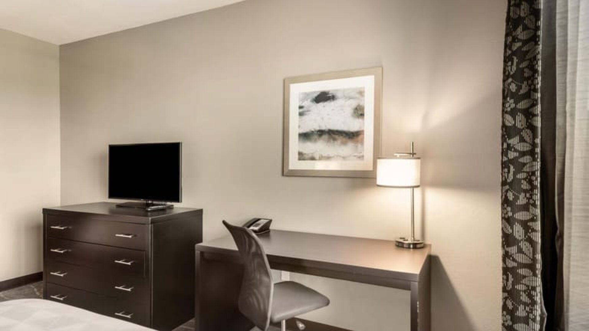 Work desk inside day use room at Holiday Inn & Suites Silicon Valley - Milpitas.