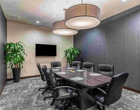 Meeting room at Holiday Inn & Suites Silicon Valley - Milpitas.