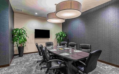Meeting room at Holiday Inn & Suites Silicon Valley - Milpitas.