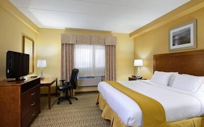 Double bed guest room in Holiday Inn Express Philadelphia Airport, with window and TV set.