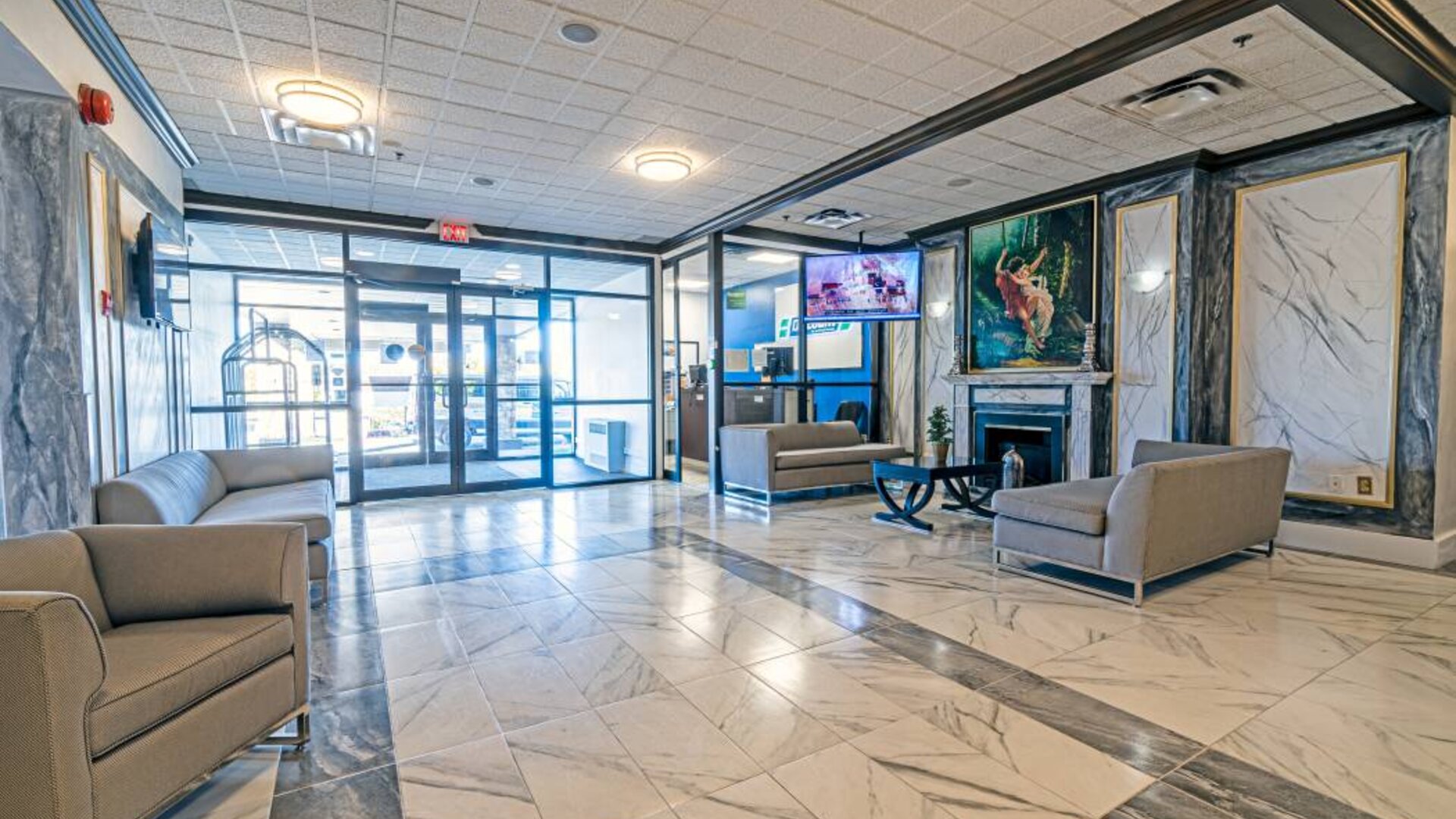 The Quality Inn Halifax Airport’s lobby has numerous comfy sofas, plus a widescreen TV and art on the walls.