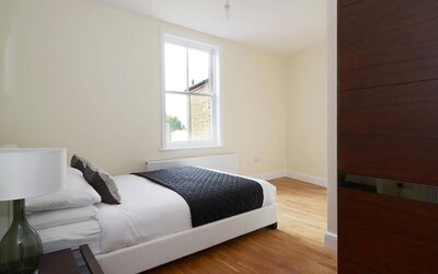 Another view of the double bedroom, with window, in the Hammersmith One.