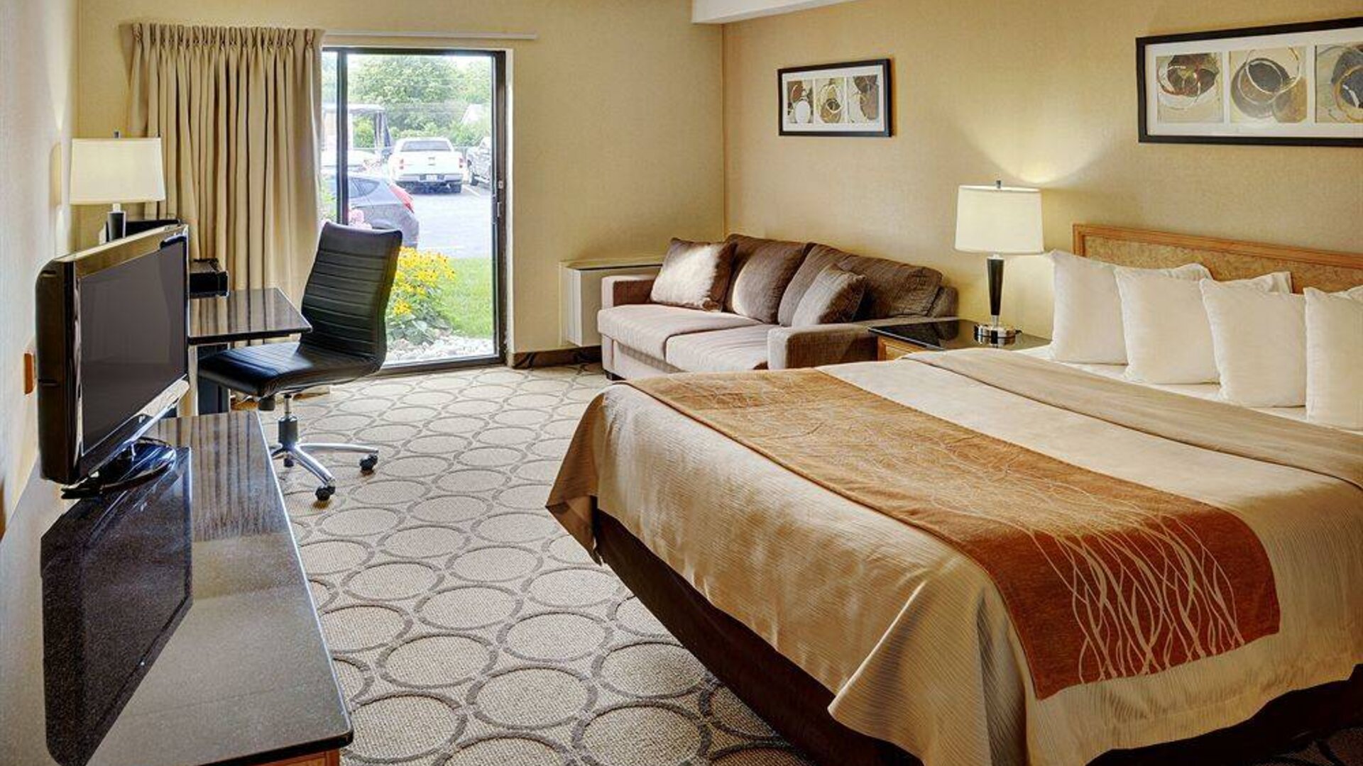 Double bed guest room in the Comfort Inn Fredericton, with large window and TV.