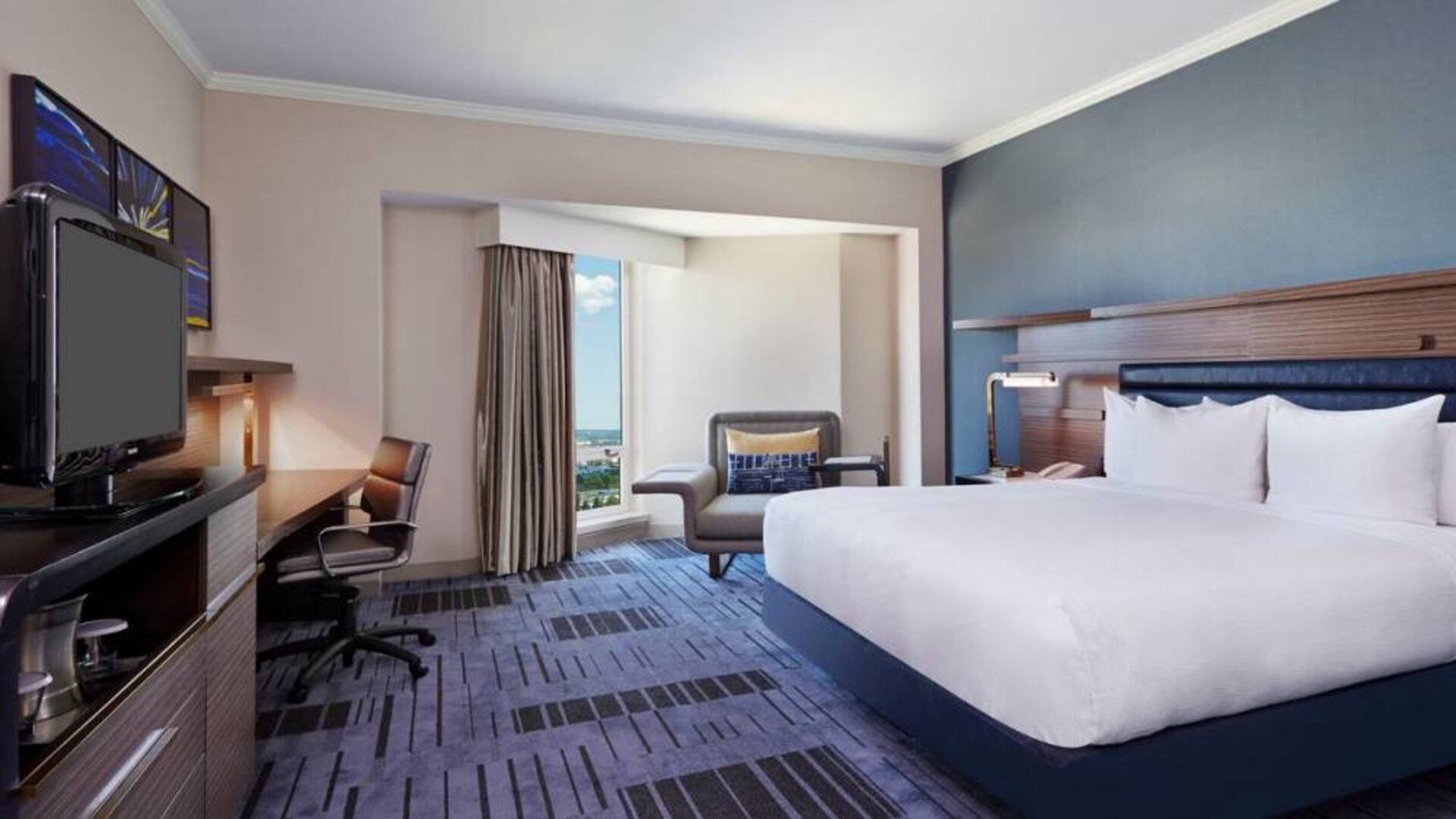 Day use room with work desk at Hilton Newark Airport.