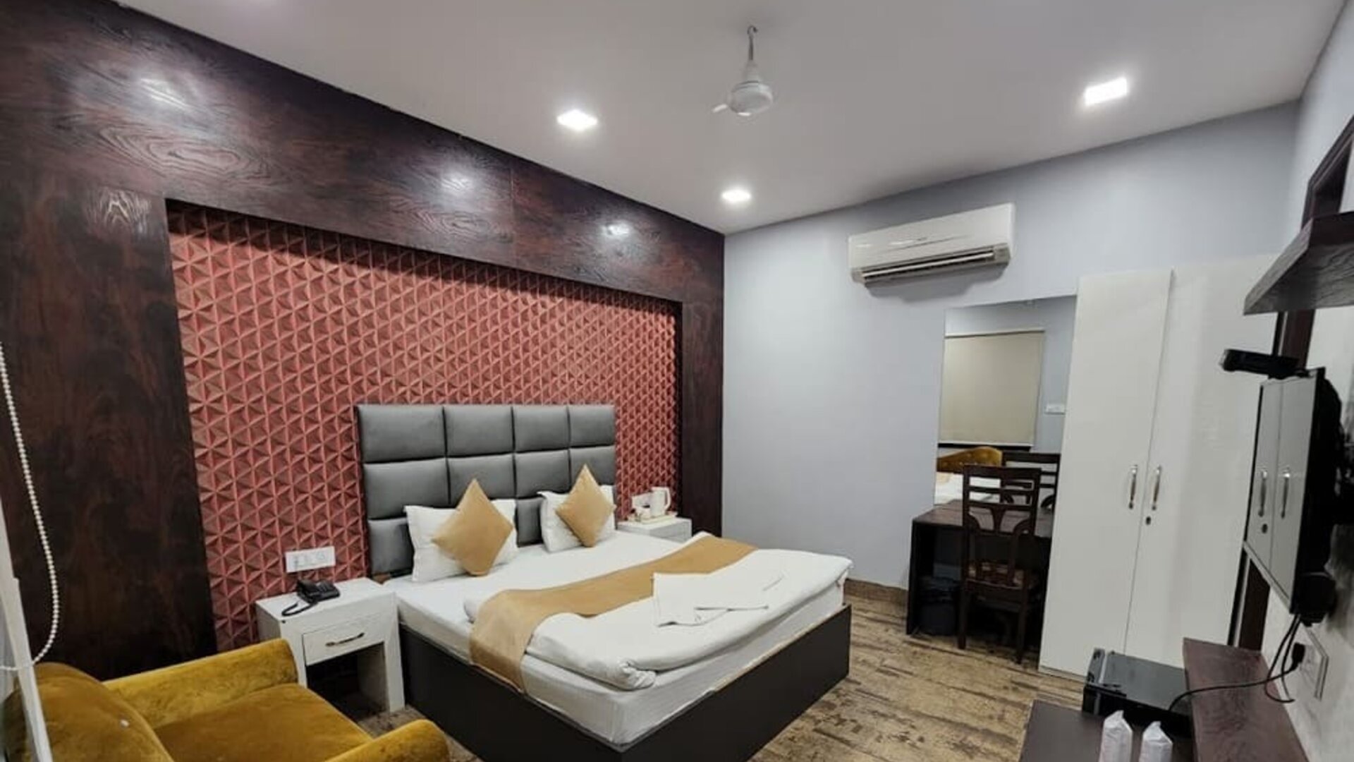 Hotel Mandakini Royale