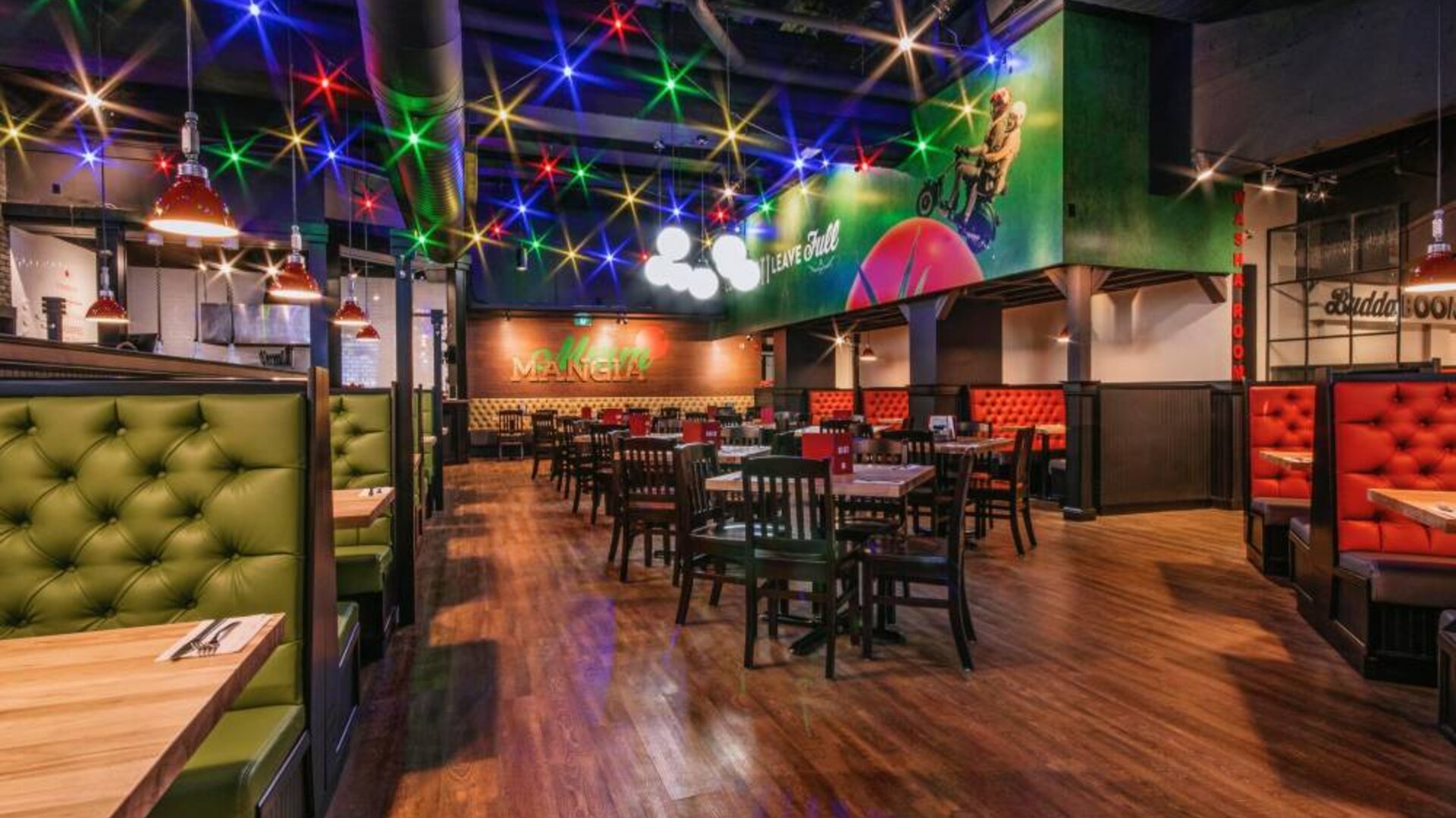 On-site dining is available at the hotel’s restaurant, which offers a mix of free table and booth seating.