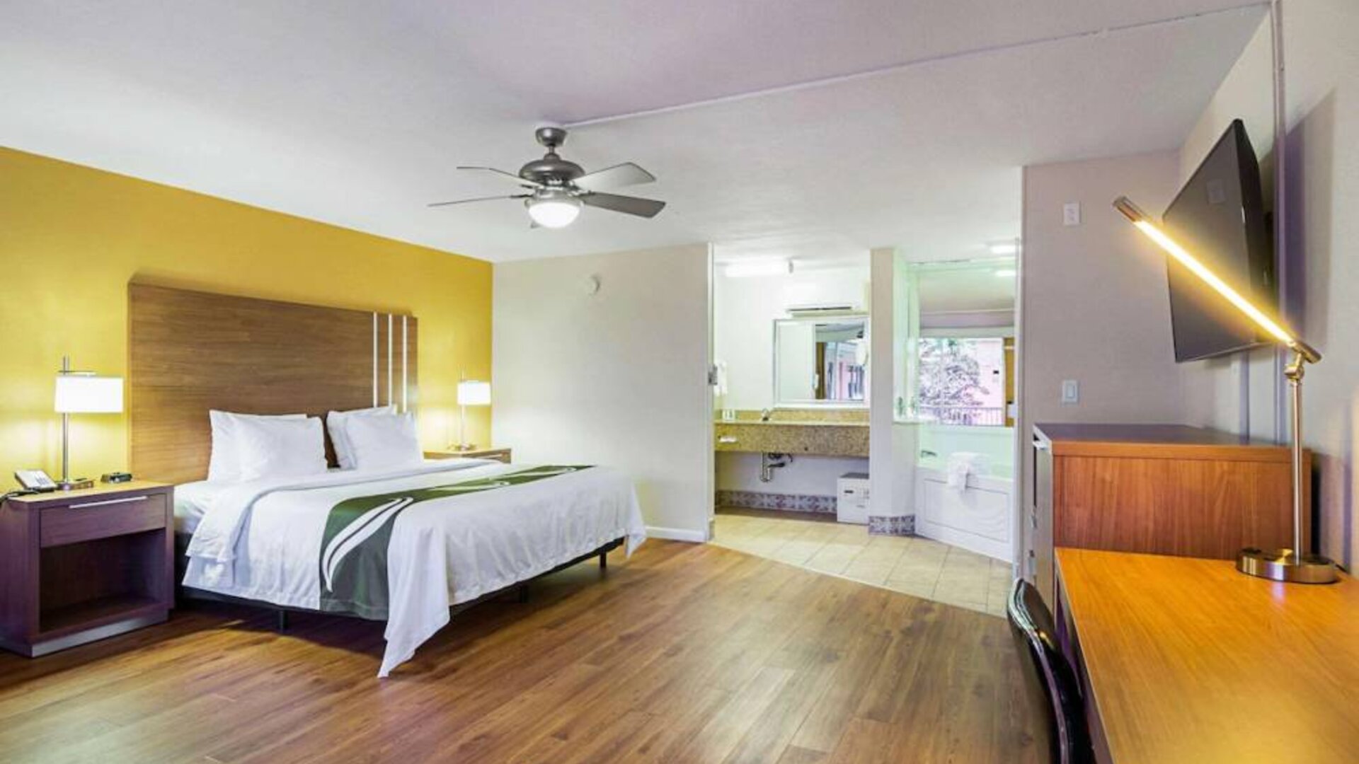 Quality Inn & Suites Hollywood Boulevard