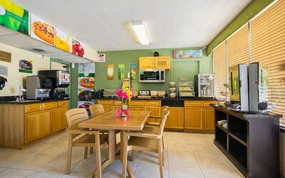 Quality Inn & Suites Hollywood Boulevard