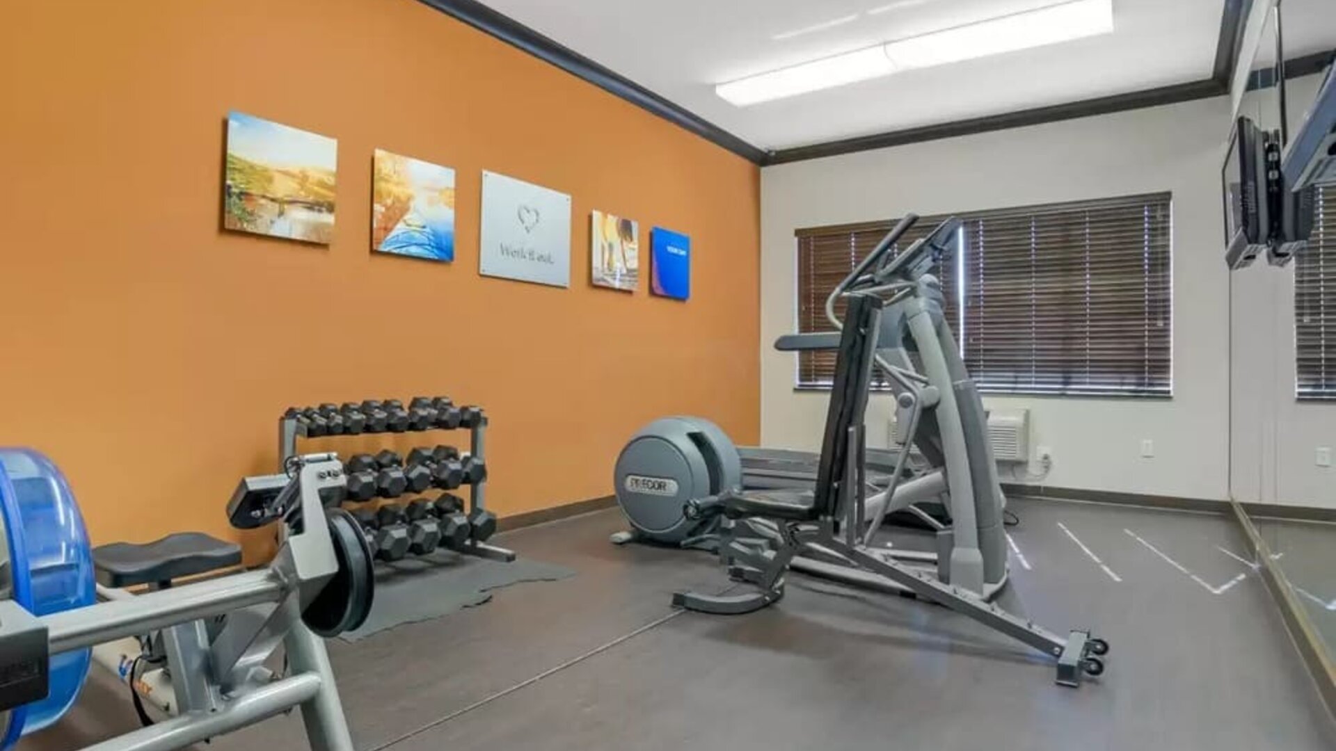 Well equipped fitness center at Comfort Suites Alexandria, LA.