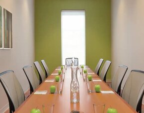 Professional meeting room at Home2 Suites By Hilton Dallas Medical District Lovefield.