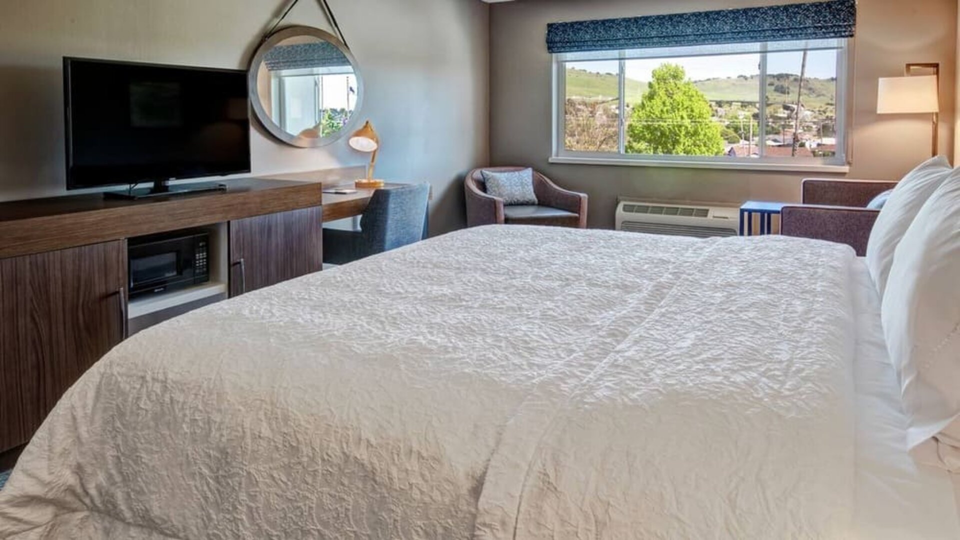 Delux king with TV and work station at Hampton Inn Vallejo.