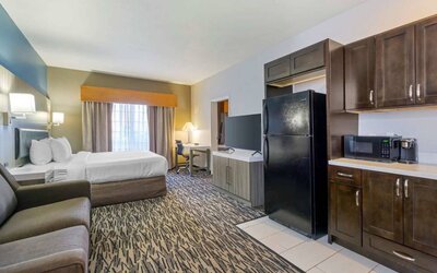 Spacious day use room with natural light at Best Western Plus Mountain View Auburn Inn.