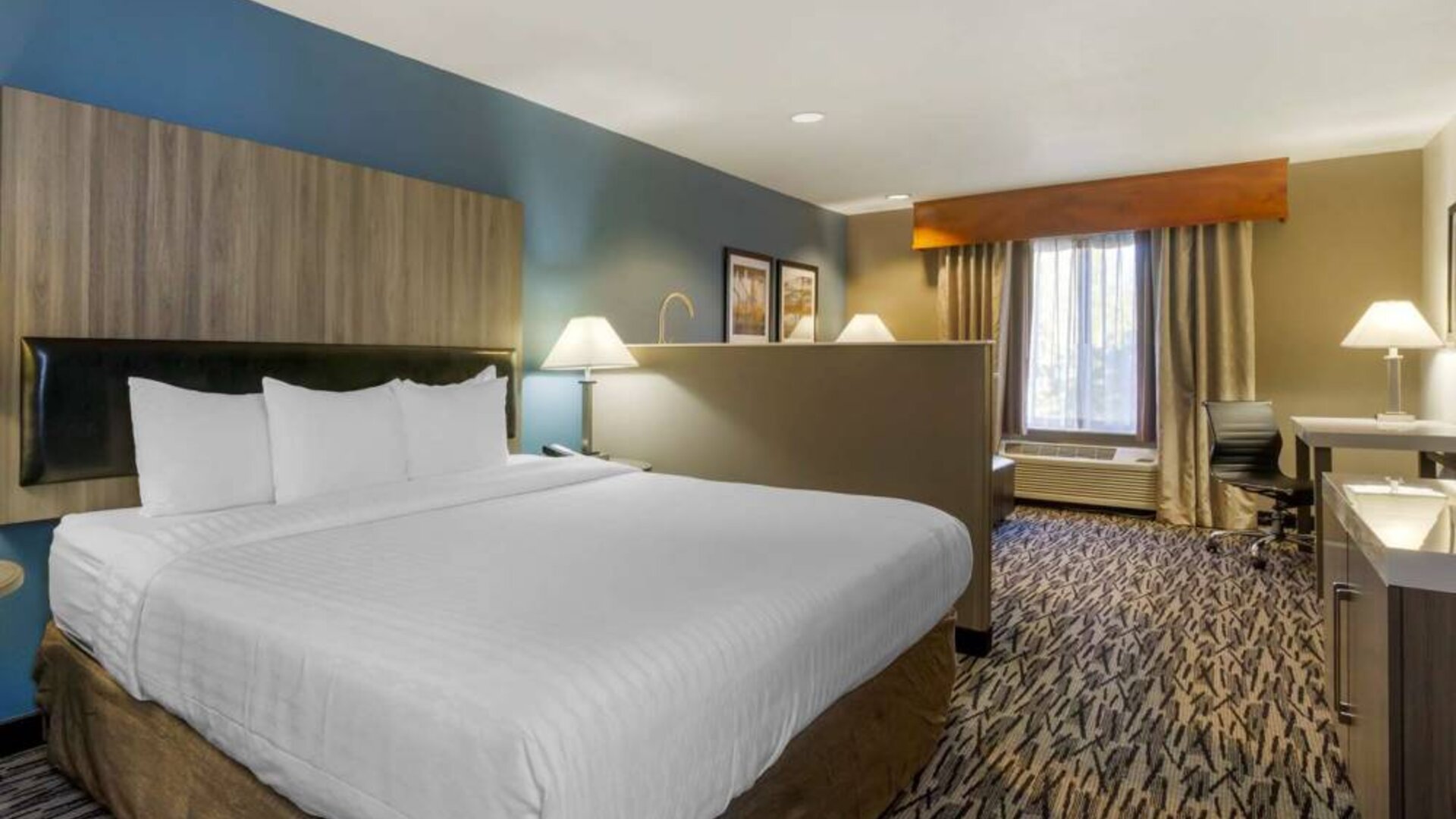 Day use room with work desk and sofa at Best Western Plus Mountain View Auburn Inn.