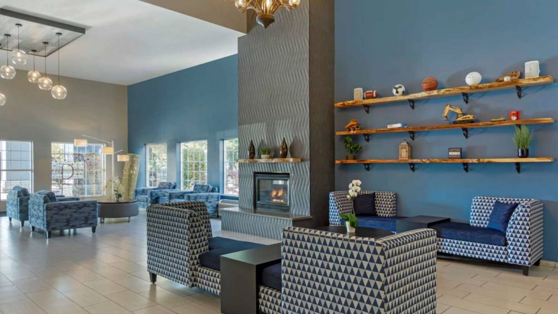 Lobby and coworking lounge at Best Western Plus Mountain View Auburn Inn.