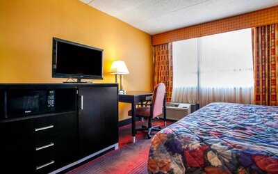 Day use room amenities at Rodeway Inn Meadowlands.