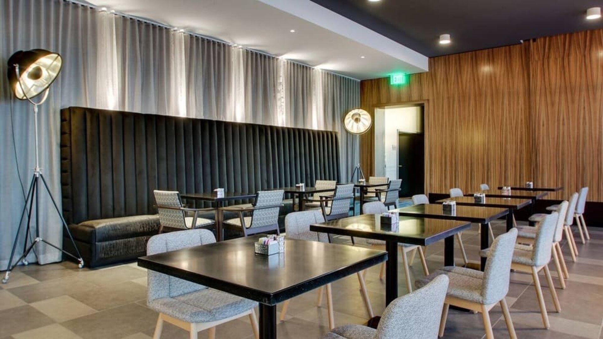 Comfortable coworking space and dining area at The Rose Hotel Chicago O’Hare, Tapestry Collection By Hilton.