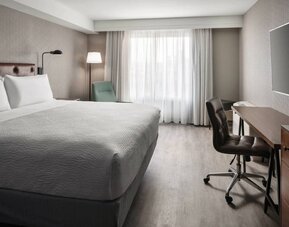 Day use room with work desk at Four Points By Sheraton San Francisco Airport.
