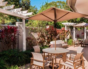 Outdoor patio at Courtyard By Marriott Sarasota Bradenton Airport.
