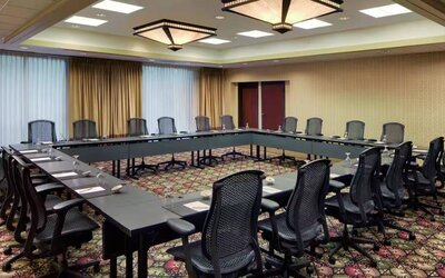 Meeting room at DoubleTree By Hilton Seattle Airport.