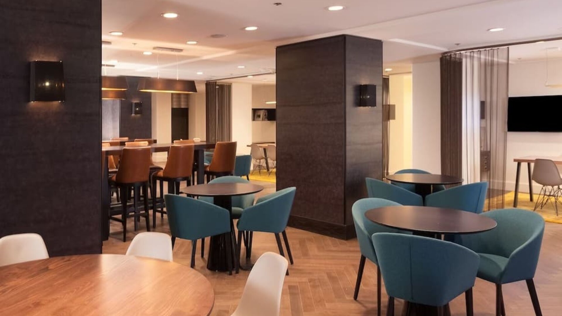 Dining and coworking space at Stanford Court San Francisco.