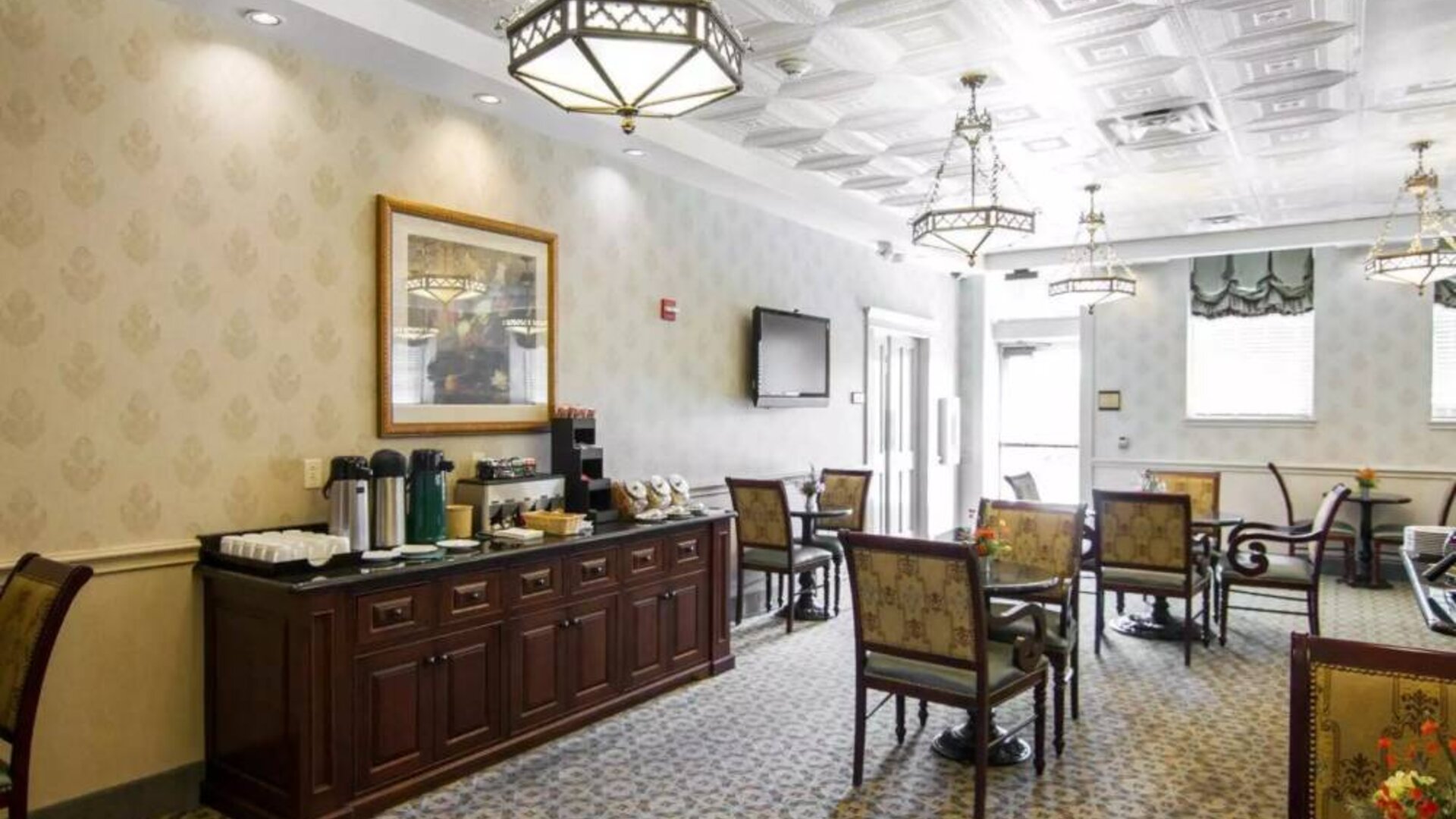 Breakfast area at Liberty Hotel Cleburne, An Ascend Hotel Collection Member.