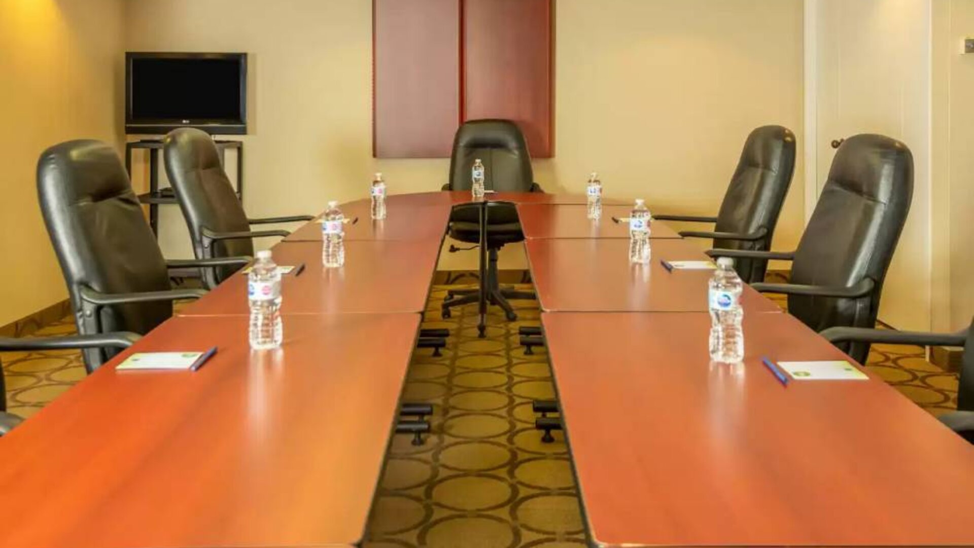Professional meeting room at Comfort Inn Ottawa West.