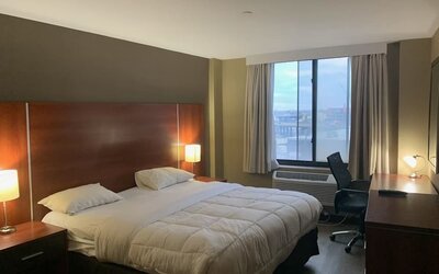 Day use room with work desk at Sky Hotel Flushing - Laguardia Airport.
