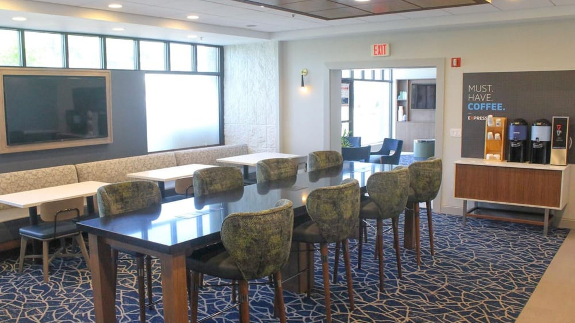 Dining and coworking space at Holiday Inn Express & Suites Boston-Cambridge.
