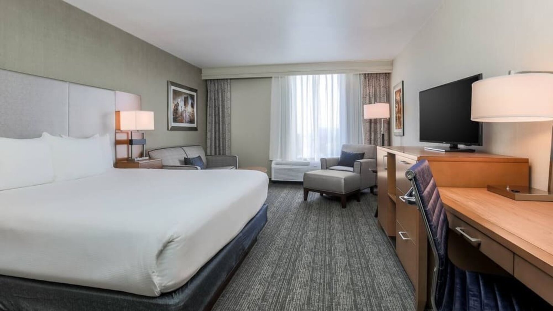 Delux king with TV and work station at DoubleTree Atlanta Airport.