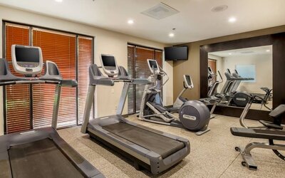 Well equipped fitness center at DoubleTree Atlanta Airport.