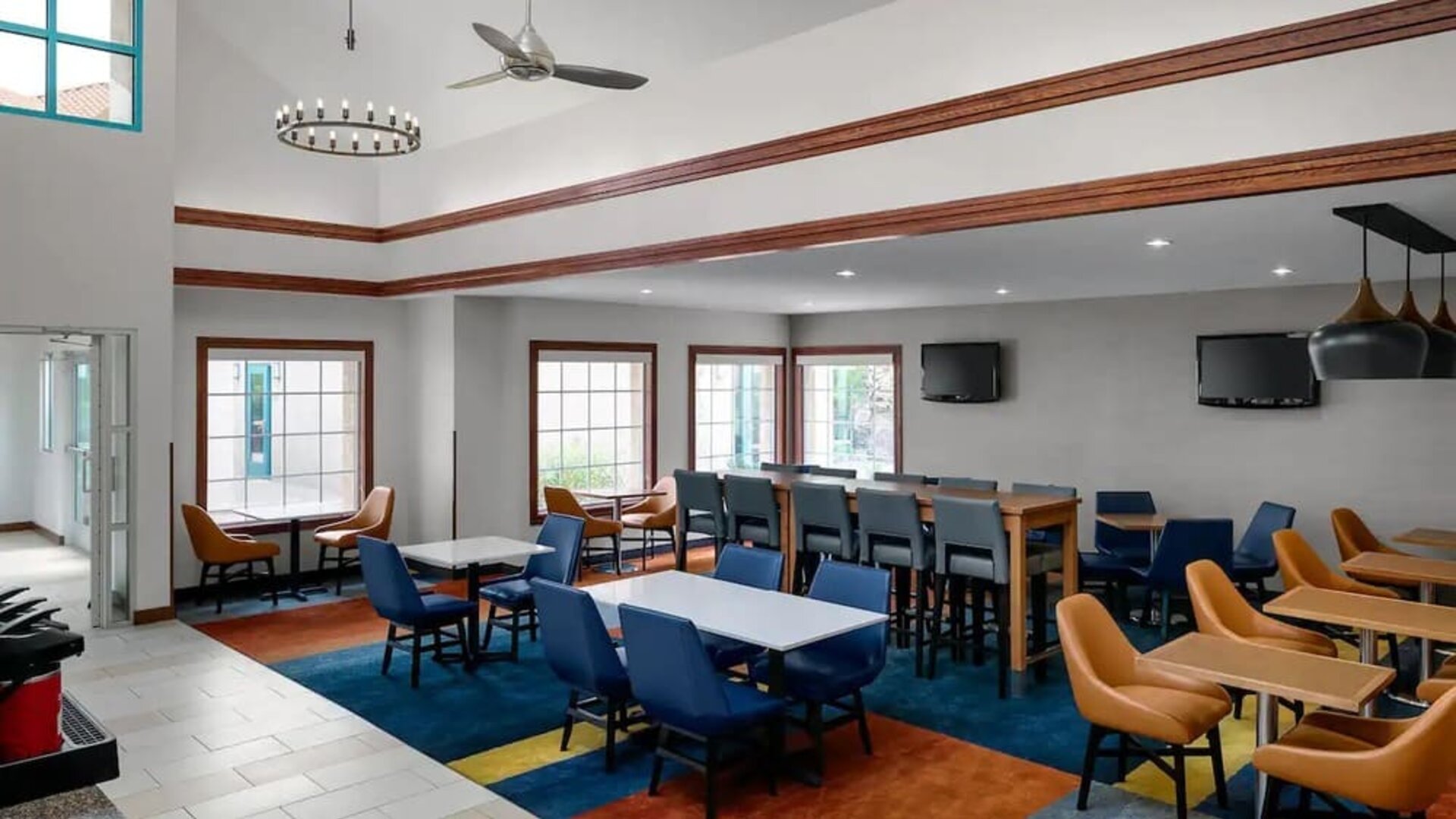 Dining and coworking space at Hyatt House Scottsdale.