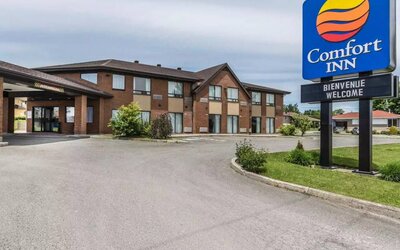 Hotel exterior at Comfort Inn Thetford Mines.