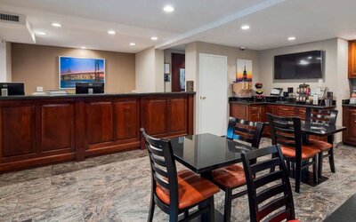 Dining area perfect for coworking at Best Western Fort Lee.
