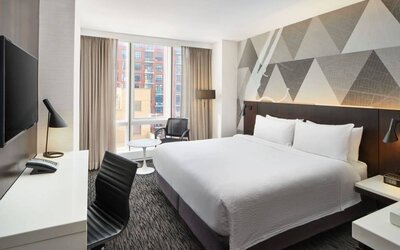 Day use room with natural light at Courtyard By Marriott Long Island City/New York Manhattan View.