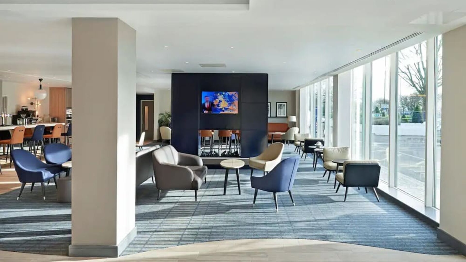 Lounge and coworking space at Hyatt Place London Heathrow Airport.