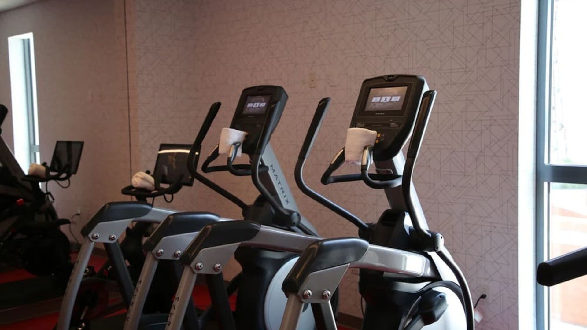 Well-equipped fitness center at Graduate New York.