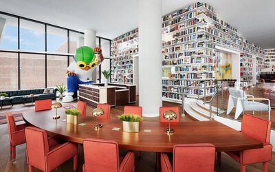 Casual meeting room ideal for coworking and business meetings at Graduate New York.