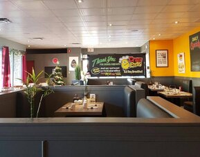 Dining area at Riviera Motor Inn.