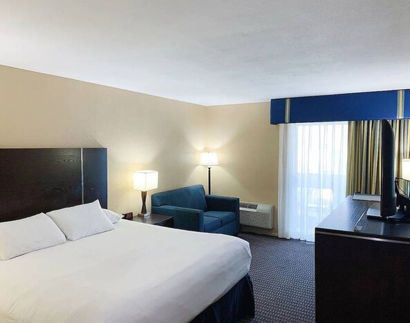 Day use room with natural light at The Pacific Inn.