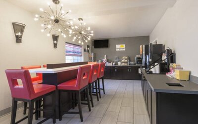 Dining area at Hotel 1550 SFO.