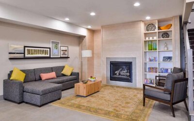 Lobby and coworking lounge at Country Inn & Suites Chicago/Tinley Park.