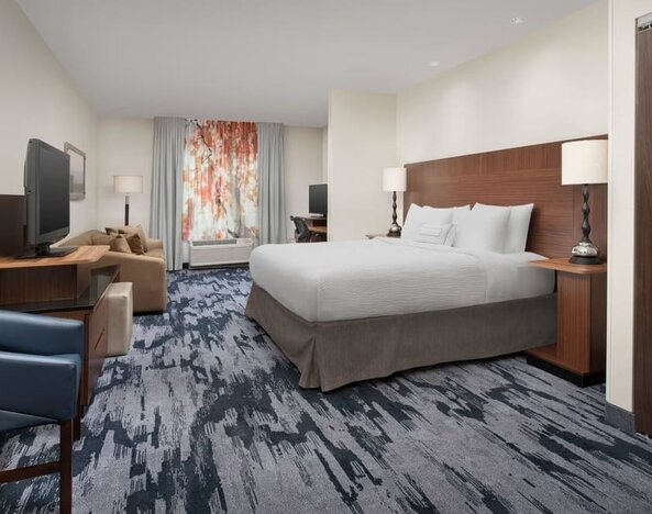 King bedroom with TV and work space at Fairfield Inn & Suites by Marriott Baltimore BWI Airport.