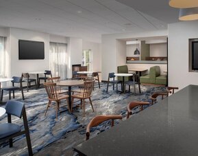 Dining and coworking space at Fairfield Inn & Suites by Marriott Baltimore BWI Airport.