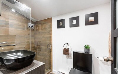 Clean and spacious private bathroom at Chez Joe.