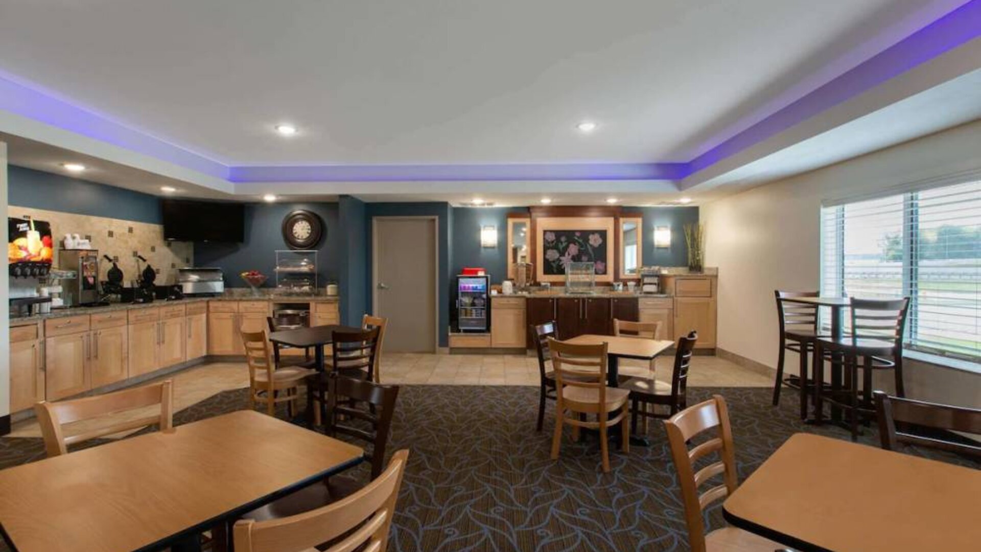 Dining area at AmericInn By Wyndham Sioux Falls North.
